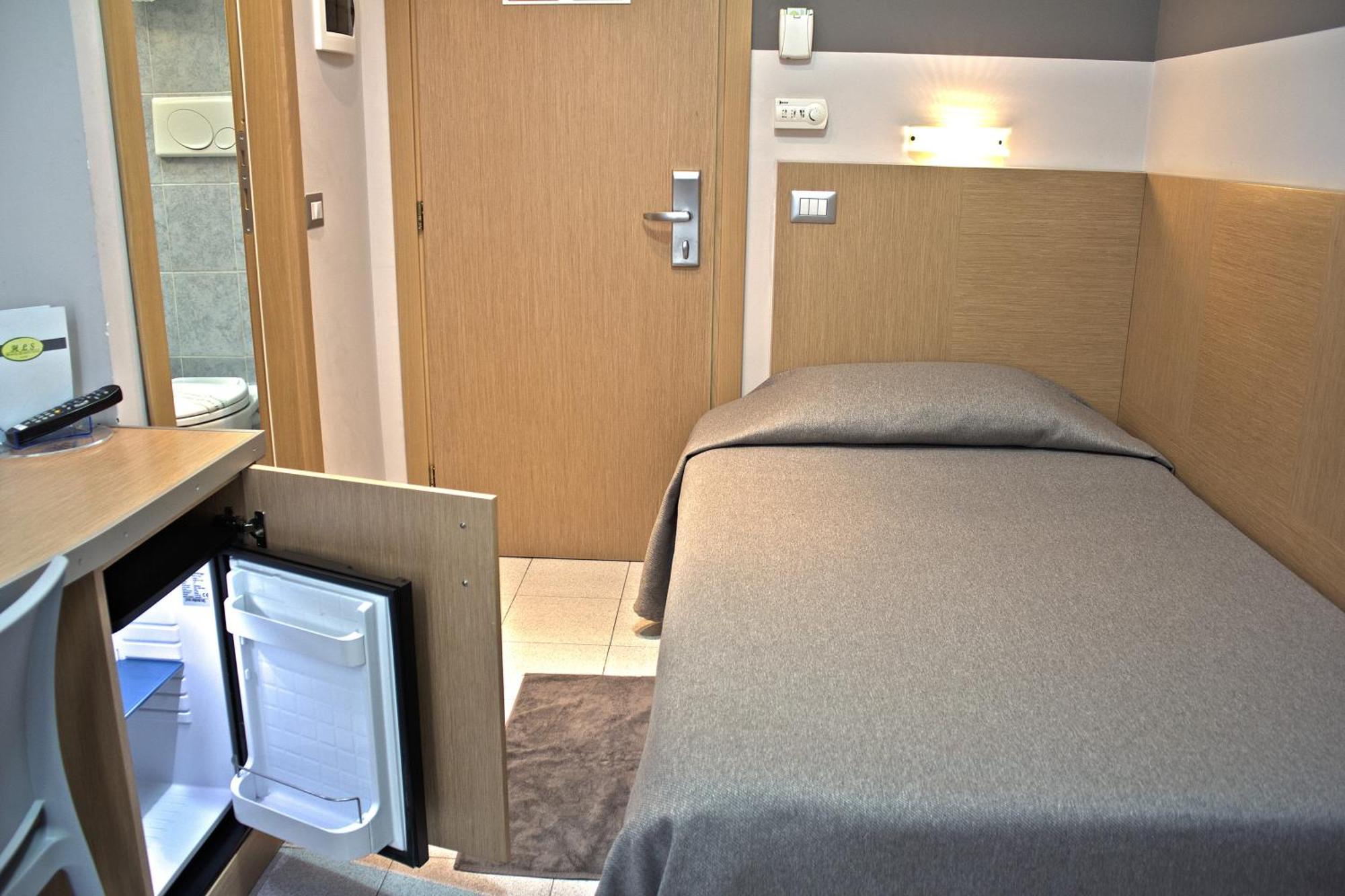 Single Room,48281506:JPEG